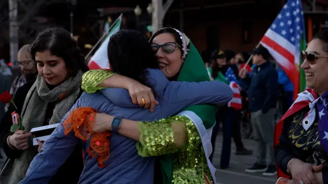 شادی ایرانیان در واشنگتن پس از خبر کشته شدن علی خامنه‌ای
