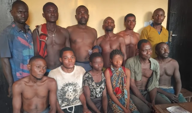 Ndị a zọpụtara n'aka ndị ntọ.