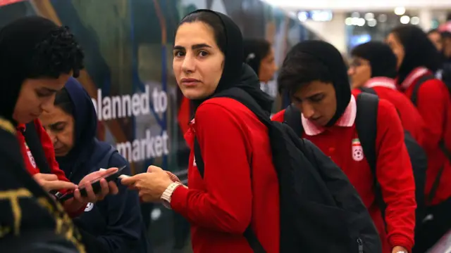 تیم ملی فوتبال زنان ایران در فرودگاه کوالالامپور