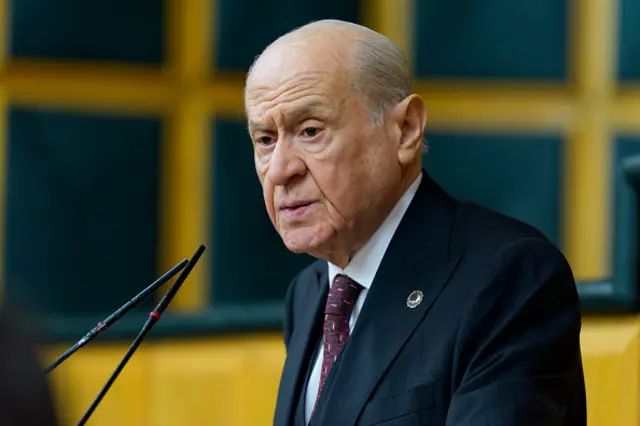 Bahçeli kürsüde