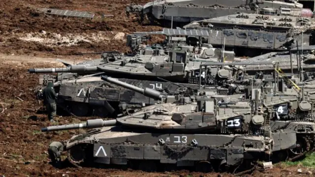 লেবানন সীমান্তে অবস্থান নিয়েছে ইসরায়েলি ট্যাঙ্ক