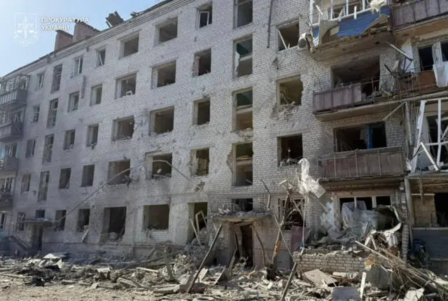 Офис генпрокурора публикует фото попавшего под удар дома