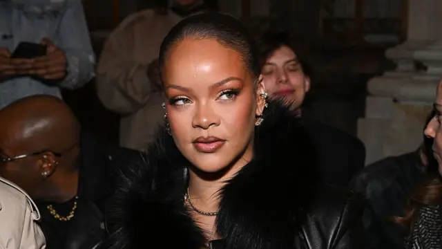 Otiegwu a ma ama bụ Rihanna nọ n'ime ụlọ ya oge mwakpo ahụ mana ndị uweojii kwuru na enweghị onye ọbụla mgbọ egbe merụrụ ahụ