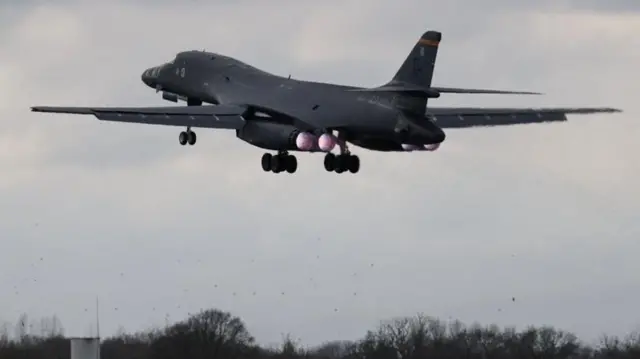 Xiyyaara waraanaa US B-1 jedhamu