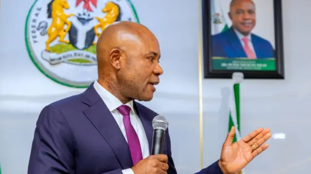 Aka na-achị Enugu steeti bụ Peter Mbah