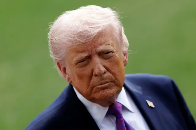 الرئيس الأمريكي دونالد ترامب يتحدث إلى وسائل الإعلام قبل مغادرته البيت الأبيض، واشنطن العاصمة، الولايات المتحدة الأمريكية، 11 مارس/آذار 2026