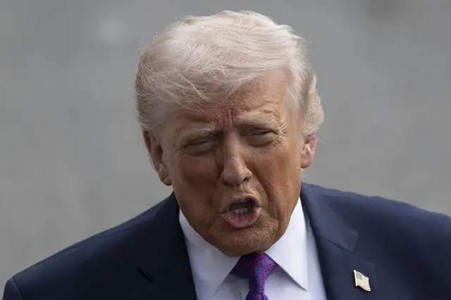 Tổng thống Mỹ Donald Trump trả lời báo giới