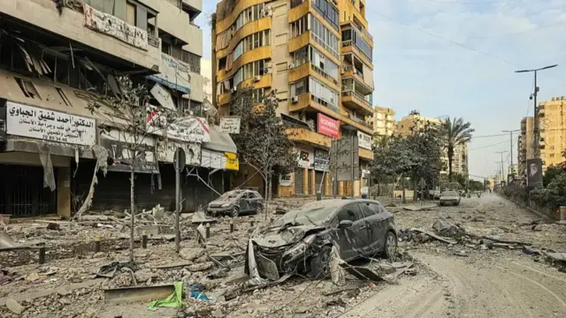 ifoto yerekana aho Igitero ca Israel co mw'ijoro ryakeye ku nkengera y'ibahari hagati mu gisagara ca Beirut cahitanye n'imiburiburi abantu umunani, nk'uko bivugwa n'umumenyeshamakuru wacu, caguye