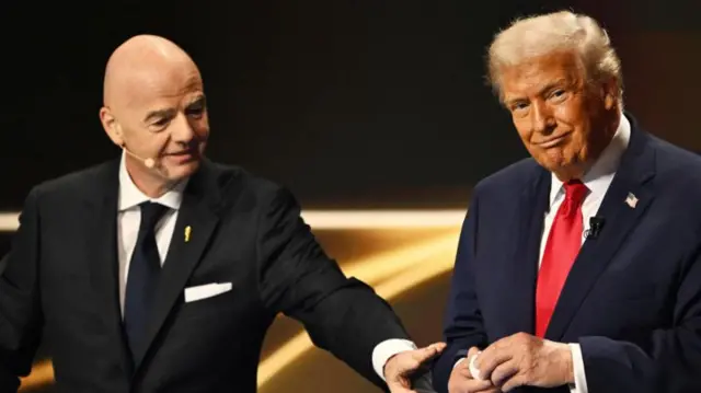 ফিফা প্রেসিডেন্ট জিয়ান্নি ইনফান্তিনো এবং মার্কিন প্রেসিডেন্ট ডোনাল্ড ট্রাম্প