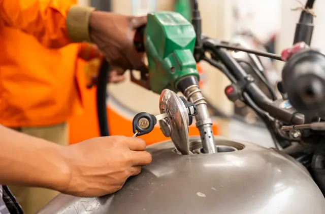 အိန္ဒိယမှာ ဆီထည့်နေတဲ့အခြေအနေ