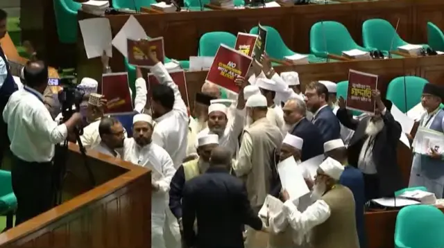 প্রতিবাদ জানানোর পর ওয়াক আউট করেন বিরোধী দলের এমপিরা