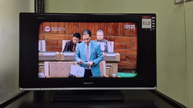 မီဇိုရမ်ပြည်နယ်လွှတ်တော်မှာ ဆွေးနွေးနေတဲ့ ပြည်နယ်ဝန်ကြီးချုပ်ကို ဖေဖော်ဝါရီလ ၂၈ ရက်တုန်းက မြင်တွေ့ရတာဖြစ်ပါတယ်