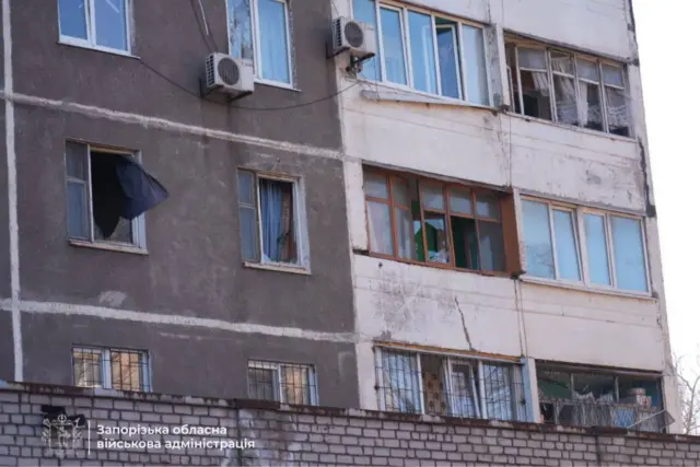 выбитые стекла в дома