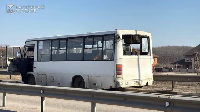 поврежденный автобус
