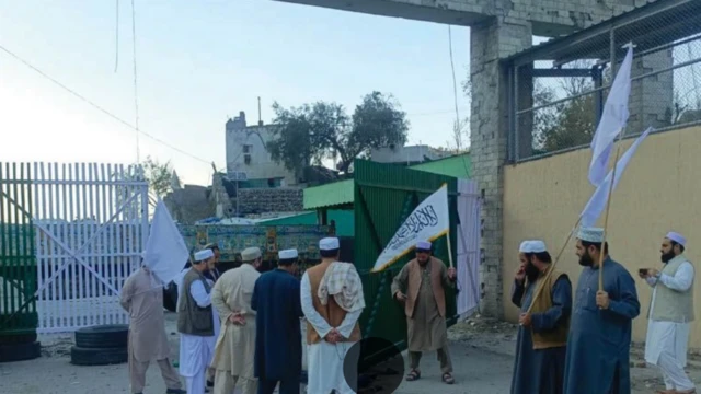 عکسی از محل جسد ناشناس در دروازه تورخم