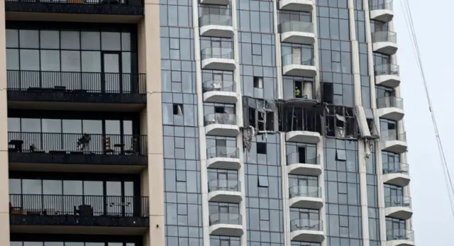 গত ১২ই মার্চ ইরানের হামলায় ক্ষতিগ্রস্ত দুবাইয়ের একটি ভবন