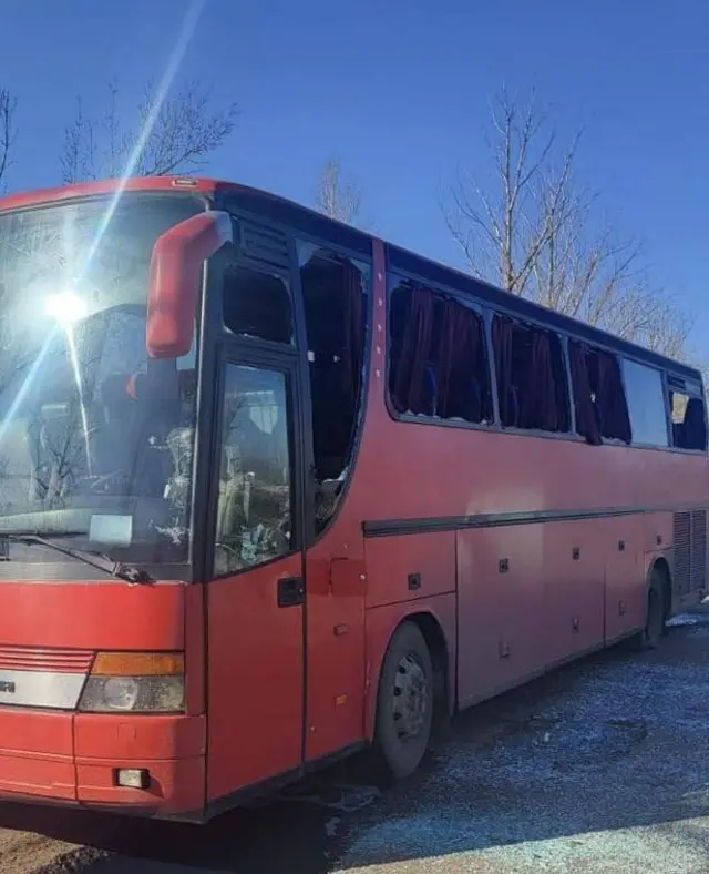 атакованный дроном автобус