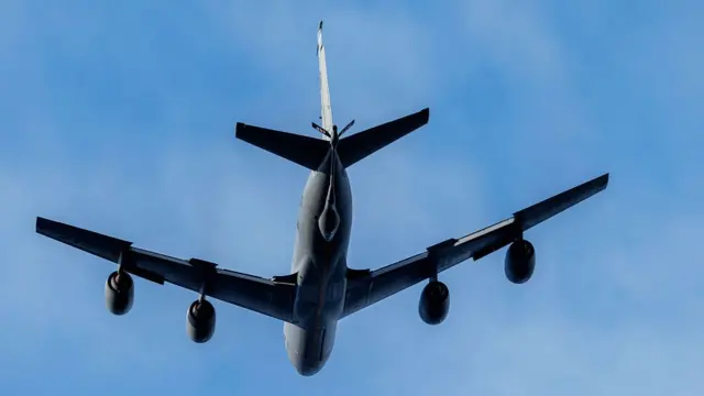 अमेरिकी सेना का एक केसी-135 रीफ़्यूलिंग विमान पश्चिमी इराक़ में हादसे का शिकार हो गया था