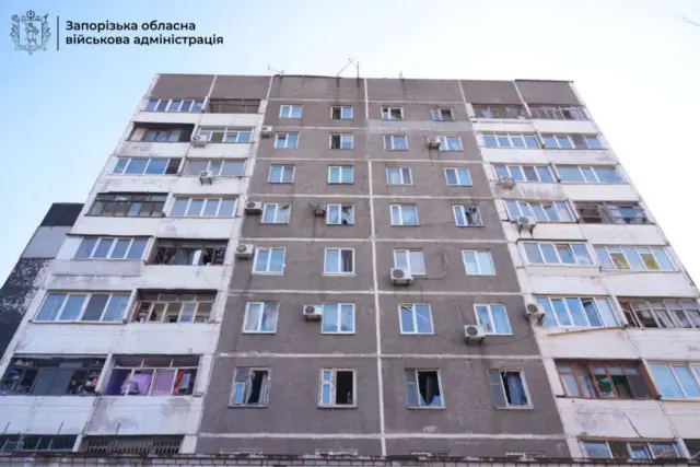 поврежденный фасад дома