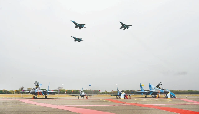 မတ် ၁၂ ရက်က ကျင်းပခဲ့တဲ့ စစ်တပ်လေယာဉ်တွေ တပ်တော်ဝင်အခမ်းအနား