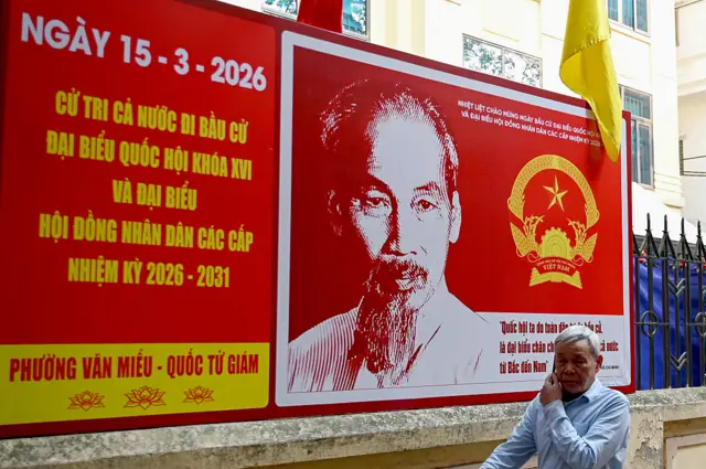 Băng rôn bầu cử 15/3 tại Hà Nội