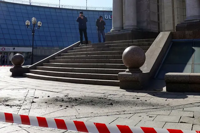 В Киеве обломки беспилотника упали на майдане Незалежности, подтверждают фото агентства AFP