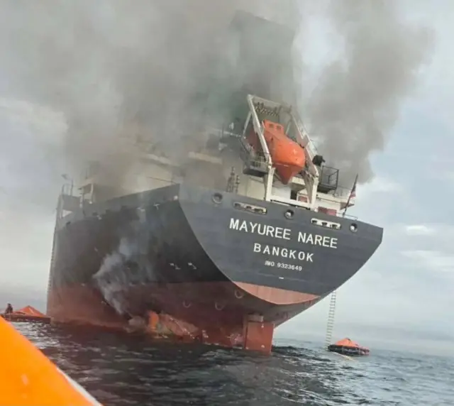 Ubwato bwa Thailand bwitwa Mayuree Naree bwarashweho na Iran mu cyumweru gishize buri kugerageza kwambuka umuhora wa Hormuz