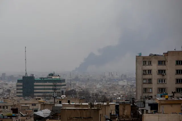 Tahran'da patlama dumanını gösteren fotoğraf