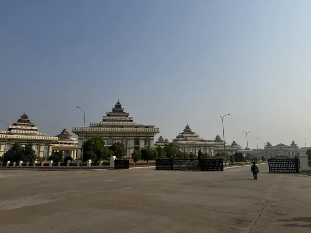 မတ်လ ၁၆ ရက်နေ့ ပြည်သူ့လွှတ်တော်အရှေ့မြင်ကွင်း