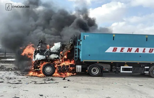 Власти опубликовали фото попавшего под удар дрона грузовика