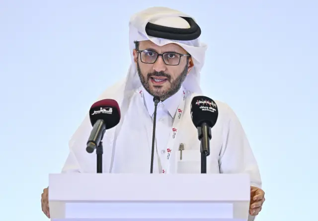 المتحدث باسم وزارة الخارجية القطرية، ماجد الأنصاري، يتحدث في مؤتمر صحفي في الدوحة في 15 سبتمبر/أيلول 2025.