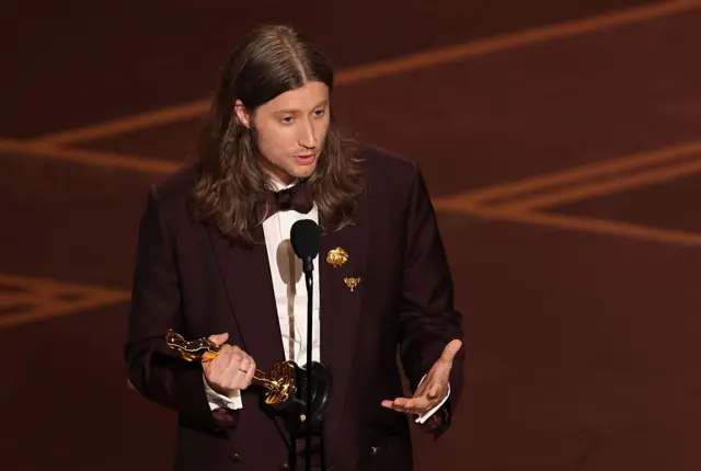O compositor sueco Ludwig Goransson ganhou pela trilha de Pecadores