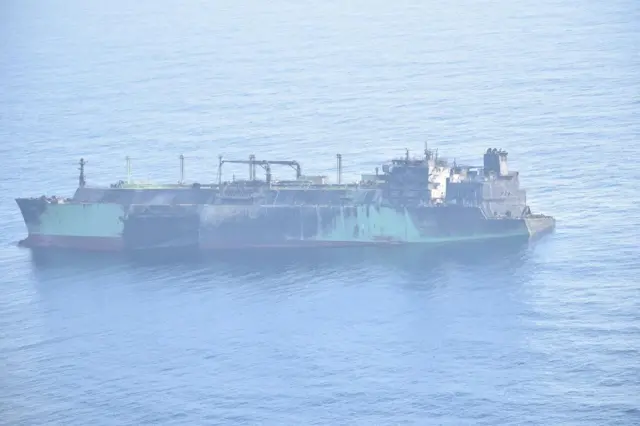 сгоревший российский газовоз Arctic Metagaz, снимок с воздуха