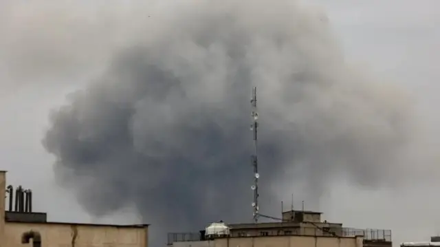 په تهران کې تېره شپه او نن ورځ د چاودنو او لوګو لیدل کېدو رپوټونه ورکړل شوي.