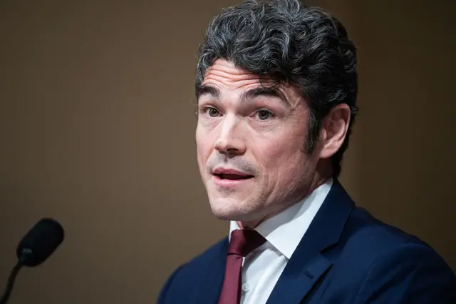 Joe Kent senatoda ifade verirken