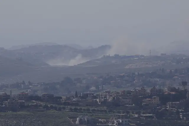 Beyrut'un yanı sıra Lübnan'ın güneyinde bulunan Nebatiye bölgesindeki mahallelerden de saldırıların ardından dumanlar yükseldi.