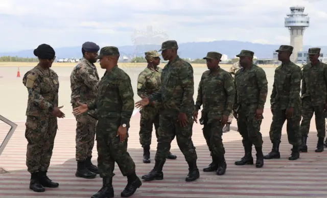 Abasirikare b'u Rwanda basezera ku bo muri Jamaica