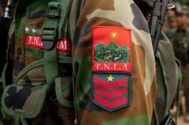 တအောင်းတပ် TNLA ဘက်တံဆိပ်