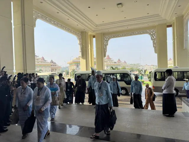 ၂၀၂၅ ခုနှစ်၊ ဒီဇင်ဘာနဲ့ ဇန်နဝါရီလတို့မှာ အပိုင်း ၃ ပိုင်းနဲ့ ကျင်းပခဲ့တဲ့ရွေးကောက်ပွဲမှာ အမျိုးသားလွှတ်တော်အတွက် နိုင်သူအကုန်ယူစနစ်၊ အချိုးကျ ကိုယ်စားပြုစနစ်နဲ့ ကျင်းပခဲ့ရာမှာ ကြံ့ခိုင်ရေးက မဲအများစုနိုင်ပြီး စုစုပေါင်း အရပ်ဘက်ပါတီကိုယ်စားလှယ် ၁၅၇ ဦး အမျိုးသားလွှတ်တော်ထဲရောက်လာပါတယ်။