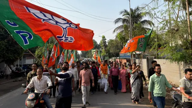 পশ্চিমবঙ্গে প্রচারে বিজেপি কর্মীরা