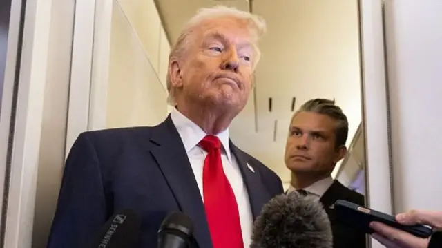 डोनाल्ड ट्रंप और पीट हेगसेथ