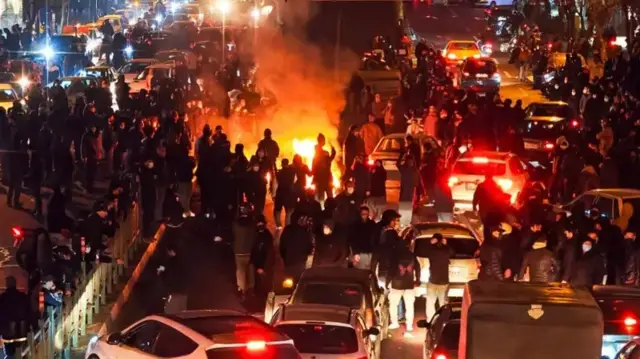 Kahor inta uusan dagaalku qarxin, hoggaanka Iiraan ayaa wajahay dibad-baxyo ka dhashay qiimaha nolosha ee sare