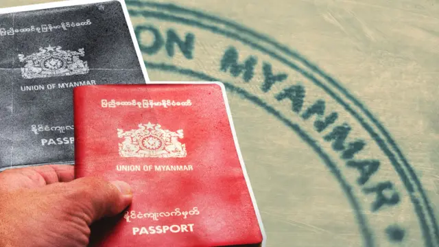 ပတ်စ်ပို့စ်စာအုပ်လို့ ယူဆရတဲ့ စာရွက်ပေါ်မှာ အင်္ဂလိပ်လို မြန်မာလို့ရေးသားထားတဲ့ တံဆိပ်အပိုင်းအစ၊ ပြည်ထောင်စုသမ္မတ မြန်မာနိုင်ငံတော် နိုင်ငံကူးလက်မှတ်လို့ ရေးသားထားတဲ့ အင်္ဂလိပ်-မြန်မာ နှစ်ဘာသာ နိုင်ငံကူးလက်မှတ်စာအုပ်အနီ၊ နောက်ထပ် အနက်ရောင် ပြောင်းထားတဲ့ မြန်မာနိုင်ငံကူးလက်မှတ်တို့ ပေါင်းစပ် ဓာတ်ပုံကို မြင်တွေ့ရတာဖြစ်ပါတယ်