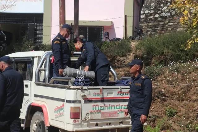 निर्वाचनमा खटिएका प्रहरी