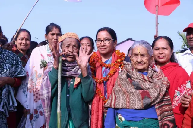चितवन ३ मा मतदाताहरूसँग नेकपाकी रेणु दाहाल