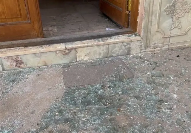 شیشه‌های این مجموعه تاریخی در اثر موج انفجارها شکسته است