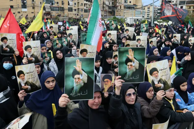در پی انتشار خبر کشته شدن علی خامنه‌ای،‌ هواداران حزب‌الله لبنان در بیروت تجمع کردند؛ حزب‌الله می‌گوید به انتقام خون خامنه‌ای به اسرائیل حمله کرده است