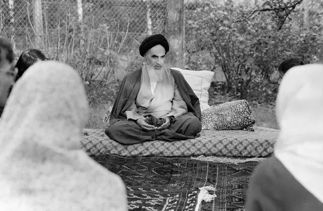 کیا امام خمینی کے اجداد کشمیری تھے؟ اس سوال پر کشمیر کے ادبی اور دانشور حلقوں میں دہائیوں سے بحث جاری ہے۔