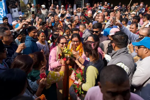 चितवन ३ मा मतदाताहरूसँग रास्वपाकी सोविता गौतम