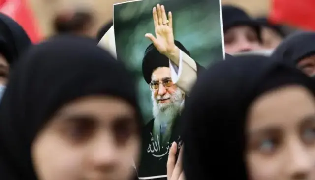تجمّع أنصار حزب الله تضامناً مع النظام الإيراني يوم الأحد